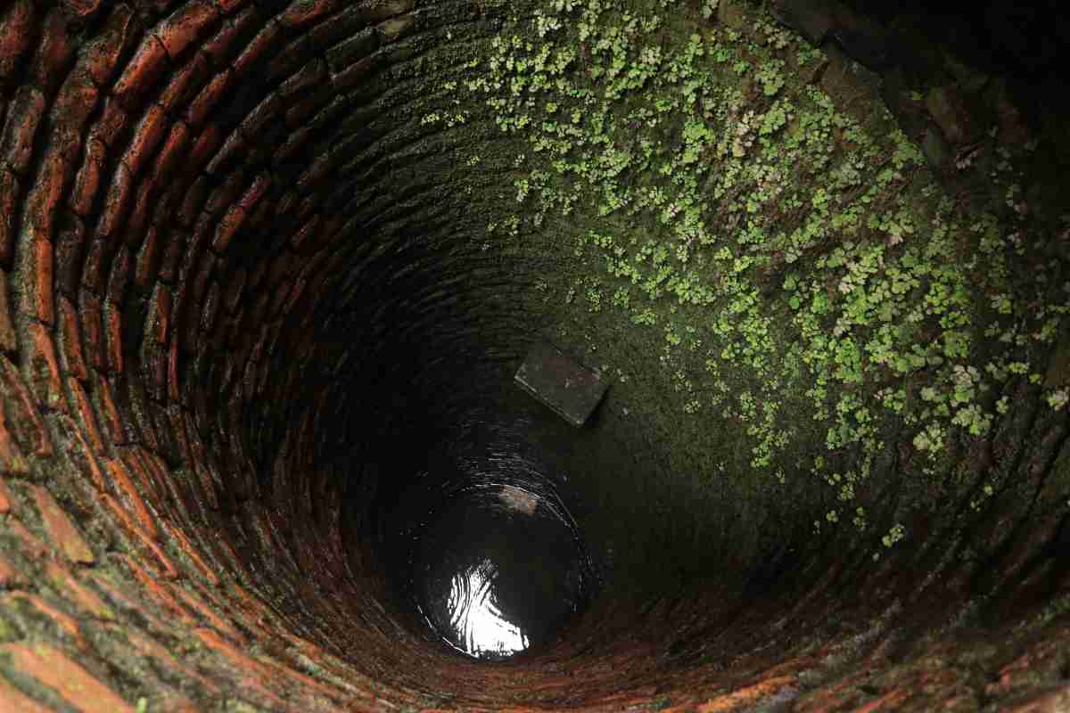 interno di un profondo pozzo