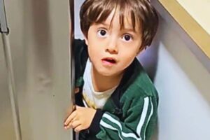 Bambino sorpreso dal padre mentre ruba gelato